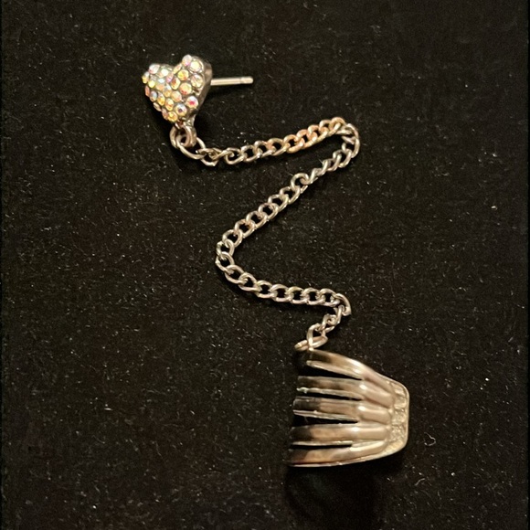 Heart Shape Rhinestone Earring Clip - Picture 9 of 16